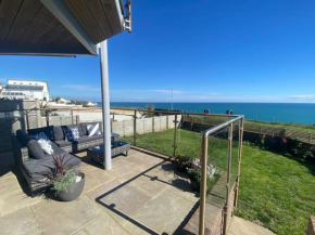 Cliff Top Heights-Beach front house near Brighton